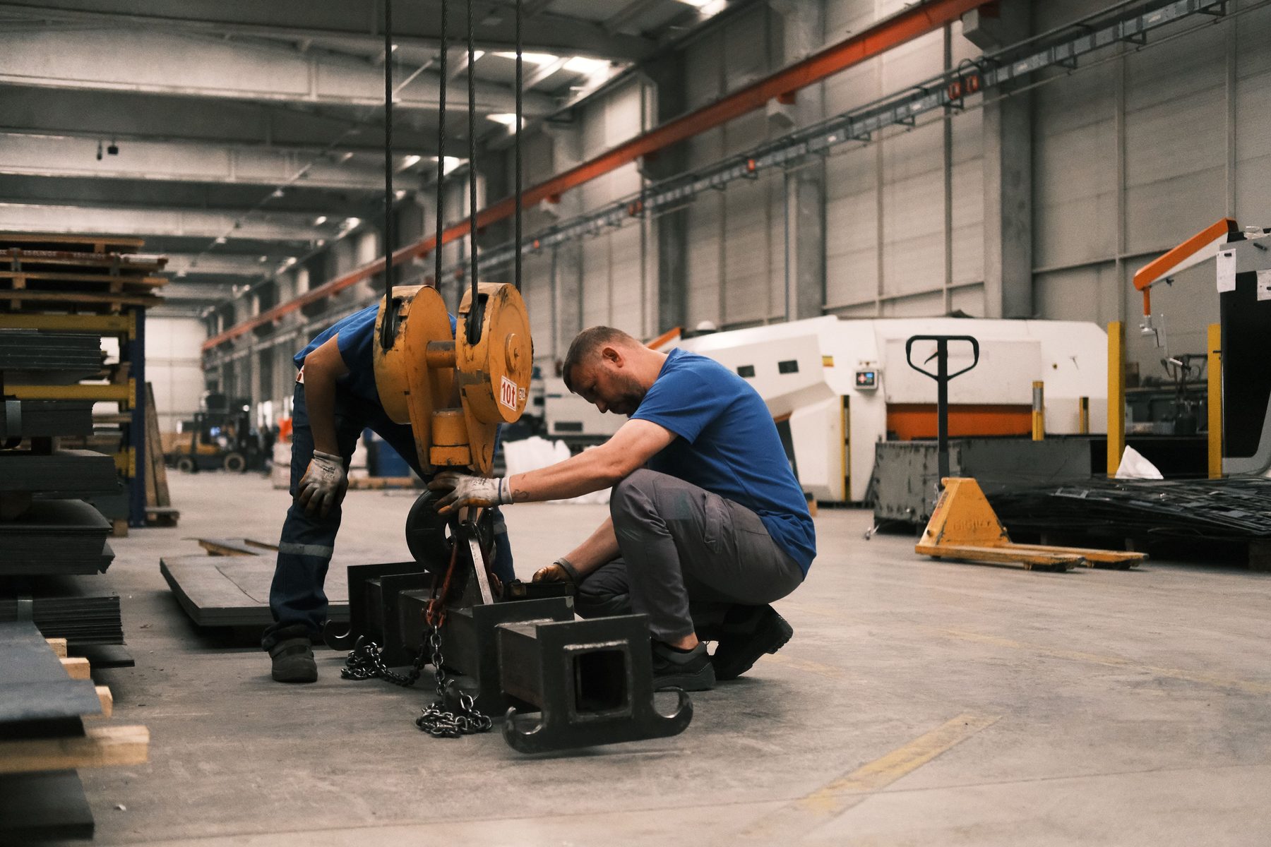 Floor-level rigging work in a manufacturing facility