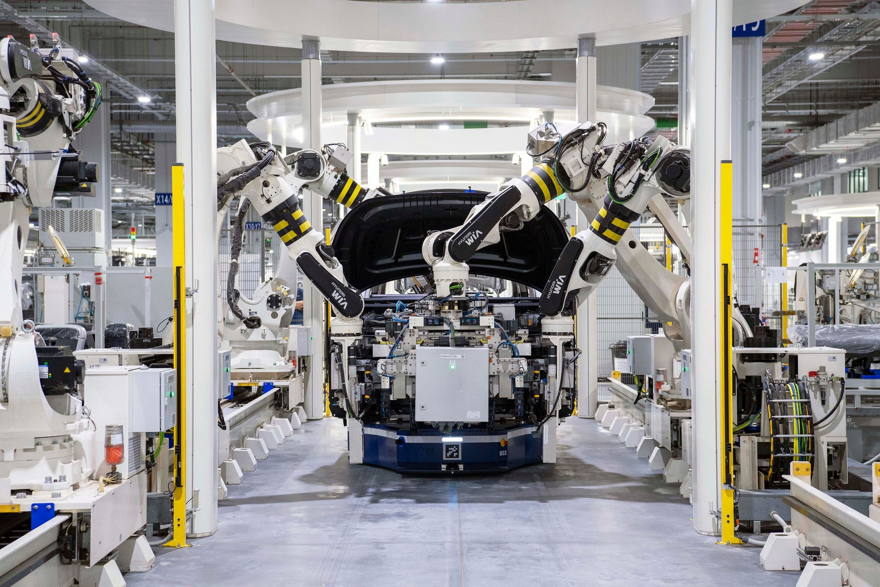 Automated robotic assembly line in a vehicle manufacturing facility